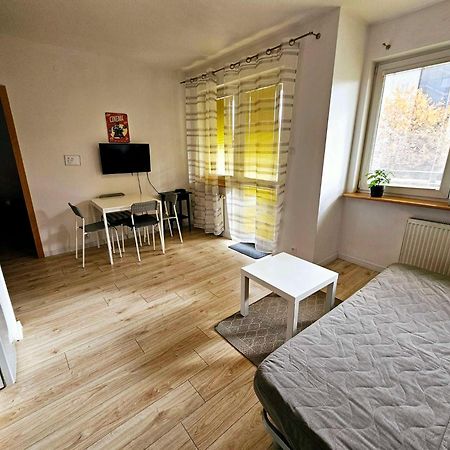 Green Kabaty Apartment 3 ワルシャワ エクステリア 写真