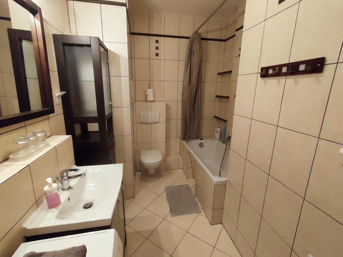 Green Kabaty Apartment 3 ワルシャワ エクステリア 写真